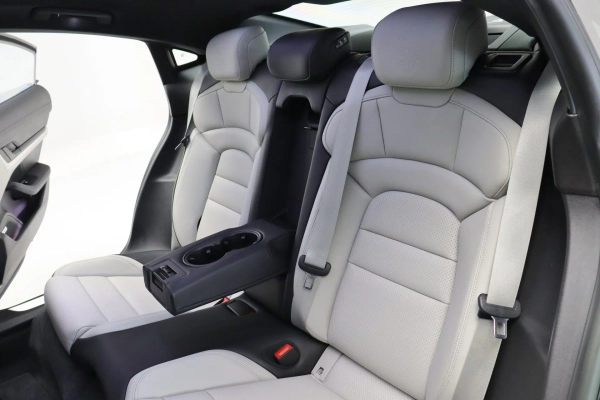 Foto do veiculo PORSCHE TAYCAN 4S