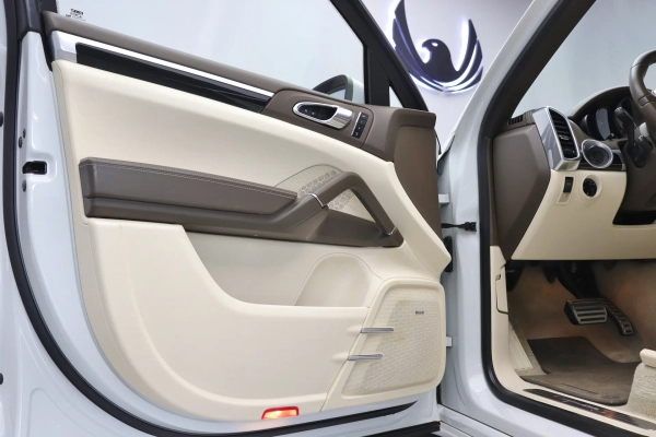 Foto do veiculo PORSCHE CAYENNE S