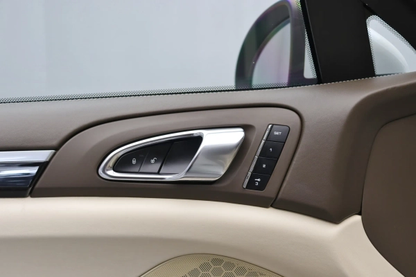 Foto do veiculo PORSCHE CAYENNE S