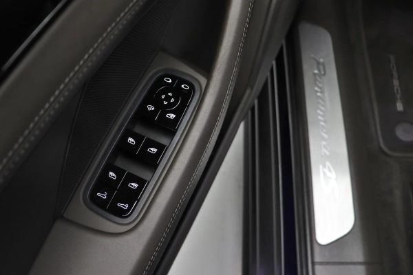 Foto do veiculo PORSCHE PANAMERA 4S