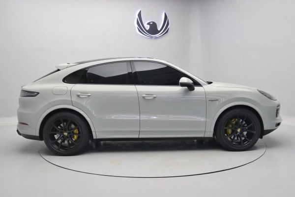 Foto do veiculo PORSCHE CAYENNE COUPé E-HYBRID PLATINUM EDITION