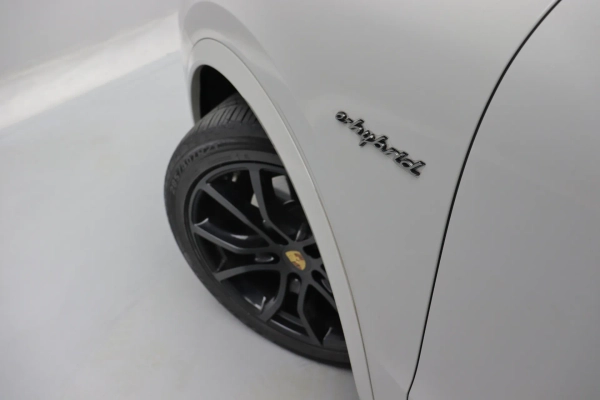 Foto do veiculo PORSCHE CAYENNE COUPé E-HYBRID PLATINUM EDITION