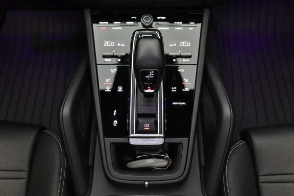 Foto do veiculo PORSCHE CAYENNE COUPé E-HYBRID PLATINUM EDITION