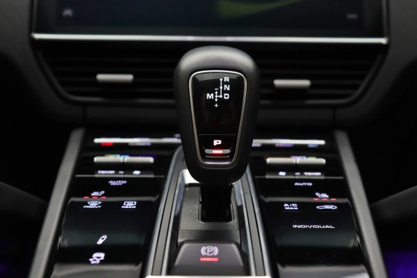 Foto do veiculo PORSCHE CAYENNE COUPé E-HYBRID PLATINUM EDITION