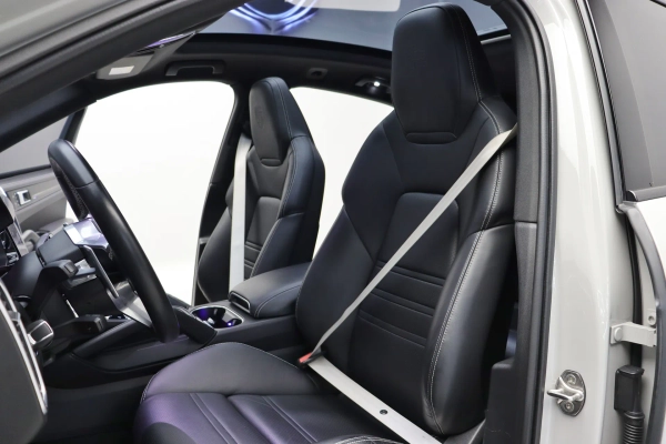 Foto do veiculo PORSCHE CAYENNE COUPé E-HYBRID PLATINUM EDITION