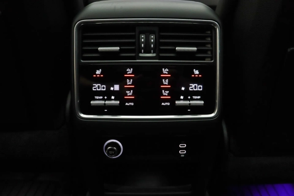 Foto do veiculo PORSCHE CAYENNE COUPé E-HYBRID PLATINUM EDITION