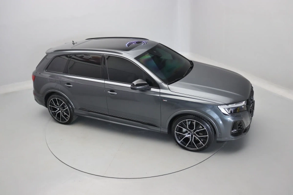 Foto do veiculo AUDI Q7 S-LINE | 7 LUGARES