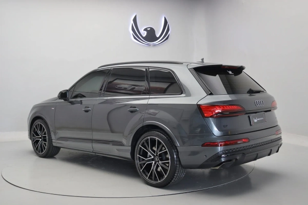 Foto do veiculo AUDI Q7 S-LINE | 7 LUGARES