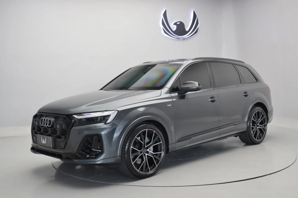 Foto do veiculo AUDI Q7 S-LINE | 7 LUGARES