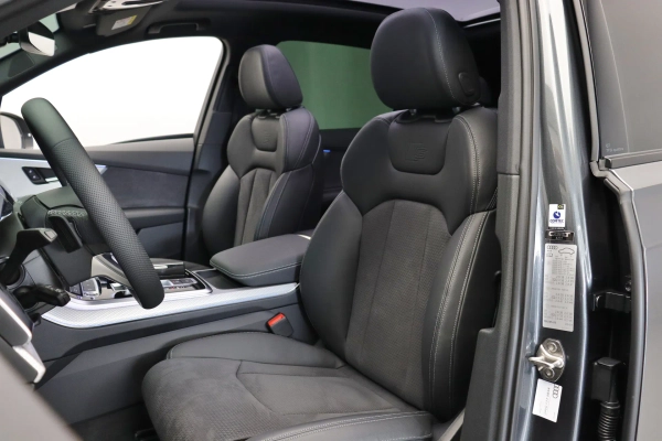 Foto do veiculo AUDI Q7 S-LINE | 7 LUGARES