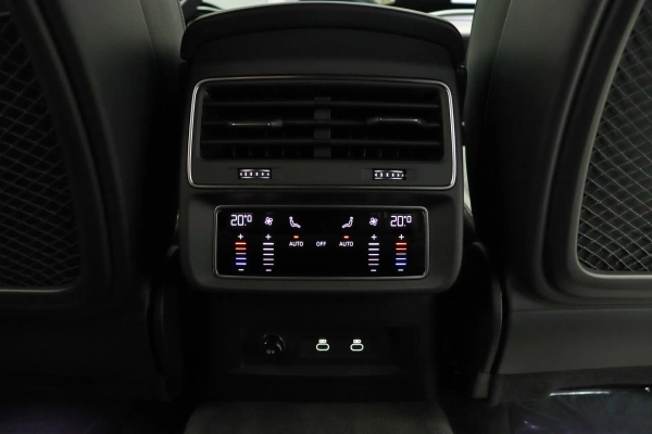 Foto do veiculo AUDI Q7 S-LINE | 7 LUGARES