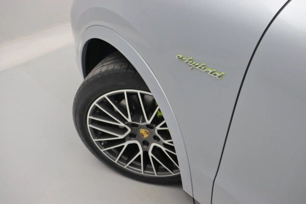 Foto do veiculo PORSCHE CAYENNE E-HYBRID