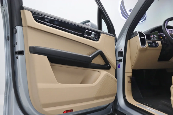 Foto do veiculo PORSCHE CAYENNE E-HYBRID