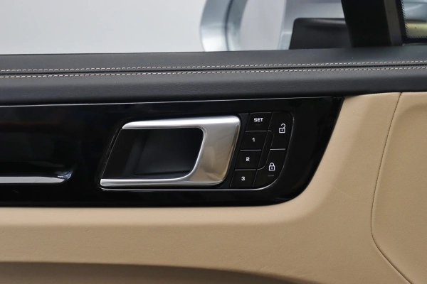 Foto do veiculo PORSCHE CAYENNE E-HYBRID