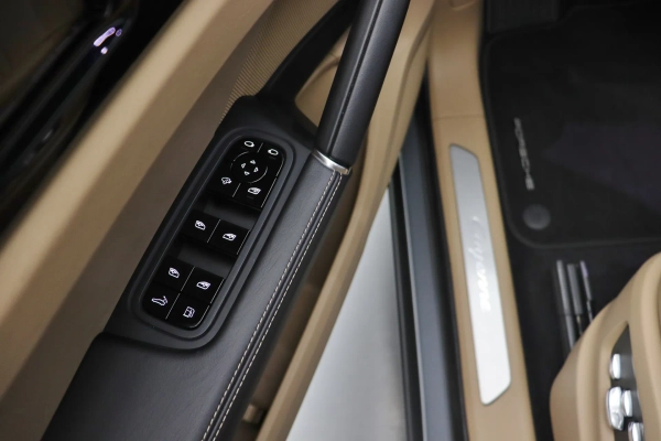 Foto do veiculo PORSCHE CAYENNE E-HYBRID