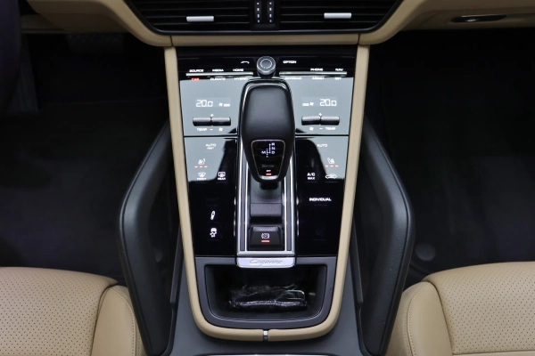 Foto do veiculo PORSCHE CAYENNE E-HYBRID