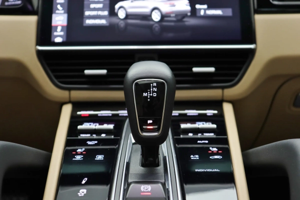 Foto do veiculo PORSCHE CAYENNE E-HYBRID