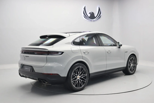 Foto do veiculo PORSCHE CAYENNE COUPé E-HYBRID