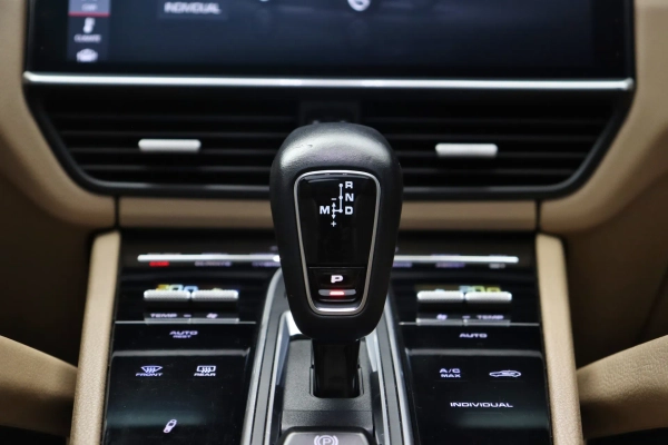 Foto do veiculo PORSCHE CAYENNE E-HYBRID