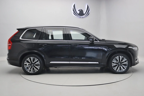 Foto do veiculo VOLVO XC90 T8 RECHARGE MOMENTUM | 7 LUGARES