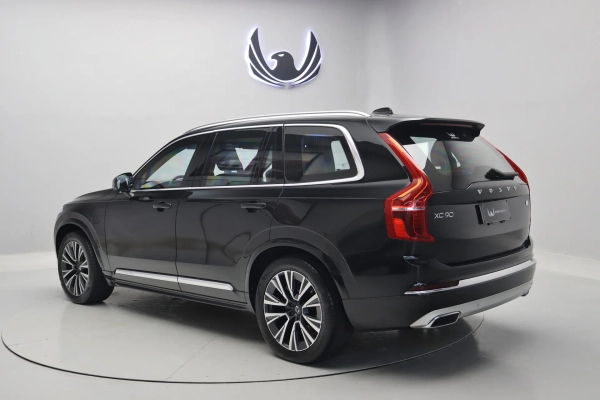 Foto do veiculo VOLVO XC90 T8 RECHARGE MOMENTUM | 7 LUGARES