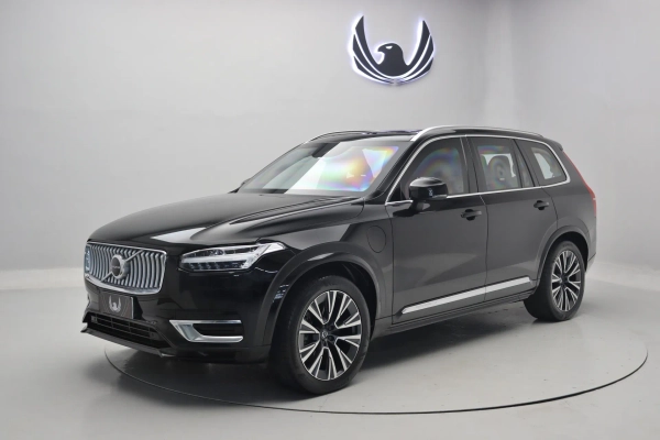 Foto do veiculo VOLVO XC90 T8 RECHARGE MOMENTUM | 7 LUGARES