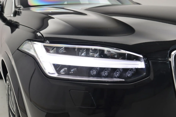 Foto do veiculo VOLVO XC90 T8 RECHARGE MOMENTUM | 7 LUGARES