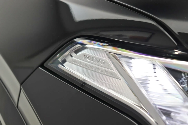 Foto do veiculo VOLVO XC90 T8 RECHARGE MOMENTUM | 7 LUGARES