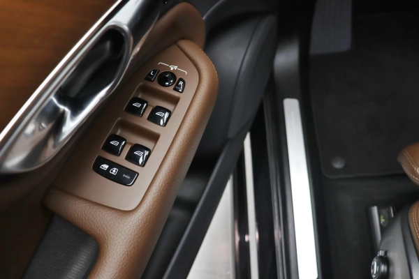 Foto do veiculo VOLVO XC90 T8 RECHARGE MOMENTUM | 7 LUGARES