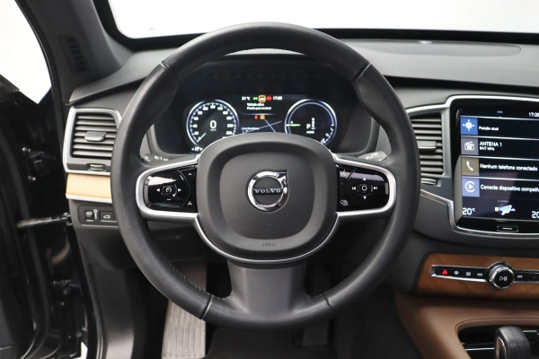 Foto do veiculo VOLVO XC90 T8 RECHARGE MOMENTUM | 7 LUGARES