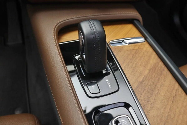 Foto do veiculo VOLVO XC90 T8 RECHARGE MOMENTUM | 7 LUGARES