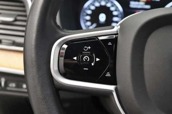 Foto do veiculo VOLVO XC90 T8 RECHARGE MOMENTUM | 7 LUGARES