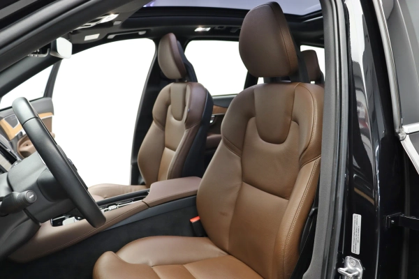 Foto do veiculo VOLVO XC90 T8 RECHARGE MOMENTUM | 7 LUGARES