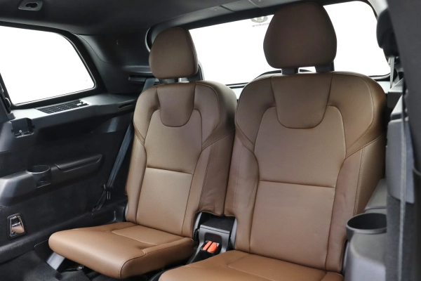 Foto do veiculo VOLVO XC90 T8 RECHARGE MOMENTUM | 7 LUGARES
