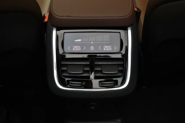 Foto do veiculo VOLVO XC90 T8 RECHARGE MOMENTUM | 7 LUGARES