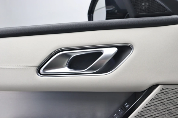 Foto do veiculo LAND ROVER RANGE ROVER VELAR P340 HSE R-DYNAMIC