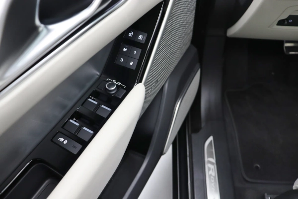 Foto do veiculo LAND ROVER RANGE ROVER VELAR P340 HSE R-DYNAMIC