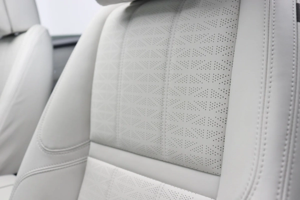 Foto do veiculo LAND ROVER RANGE ROVER VELAR P340 HSE R-DYNAMIC