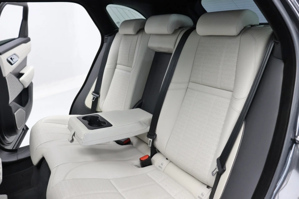 Foto do veiculo LAND ROVER RANGE ROVER VELAR P340 HSE R-DYNAMIC