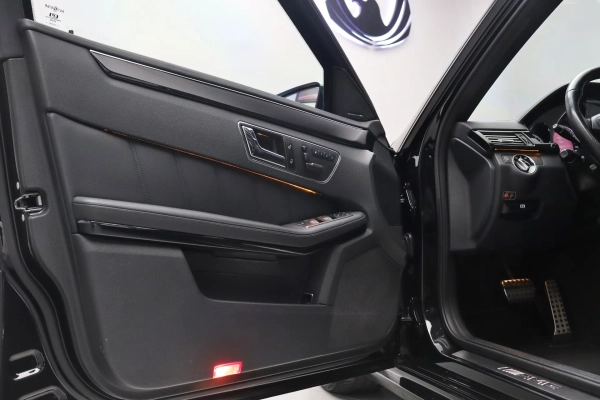 Foto do veiculo MERCEDES-BENZ E 63 AMG SEDAN
