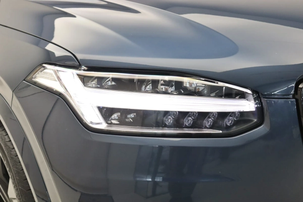 Foto do veiculo VOLVO XC90 T8 RECHARGE ULTIMATE DARK | 7 LUGARES