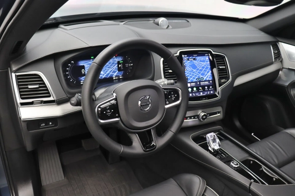 Foto do veiculo VOLVO XC90 T8 RECHARGE ULTIMATE DARK | 7 LUGARES