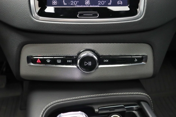 Foto do veiculo VOLVO XC90 T8 RECHARGE ULTIMATE DARK | 7 LUGARES