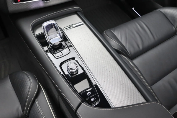Foto do veiculo VOLVO XC90 T8 RECHARGE ULTIMATE DARK | 7 LUGARES