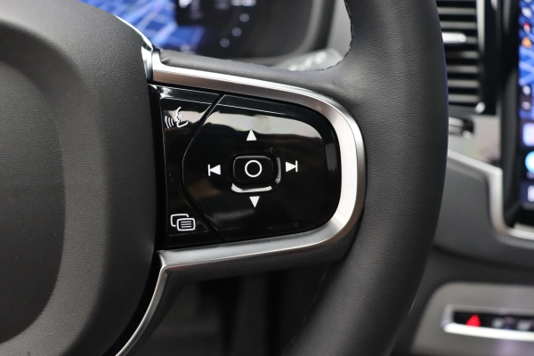 Foto do veiculo VOLVO XC90 T8 RECHARGE ULTIMATE DARK | 7 LUGARES
