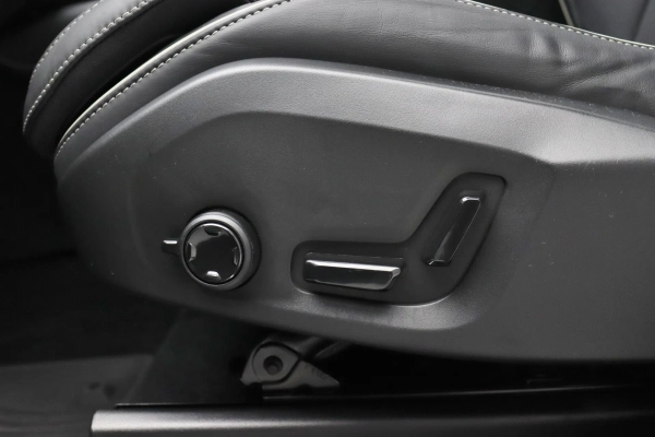 Foto do veiculo VOLVO XC90 T8 RECHARGE ULTIMATE DARK | 7 LUGARES