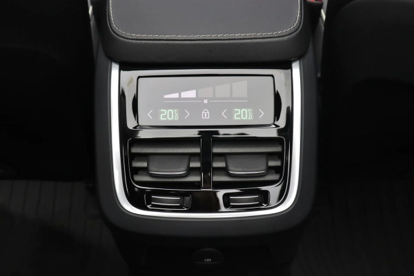 Foto do veiculo VOLVO XC90 T8 RECHARGE ULTIMATE DARK | 7 LUGARES