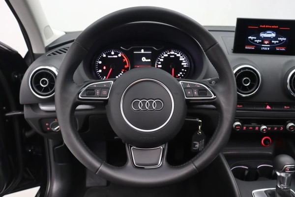 Foto do veiculo AUDI A3 SEDAN AMBITION