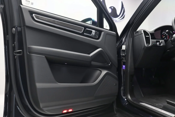 Foto do veiculo PORSCHE CAYENNE COUPé E-HYBRID PLATINUM EDITION