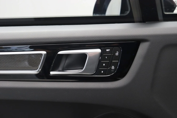 Foto do veiculo PORSCHE CAYENNE COUPé E-HYBRID PLATINUM EDITION